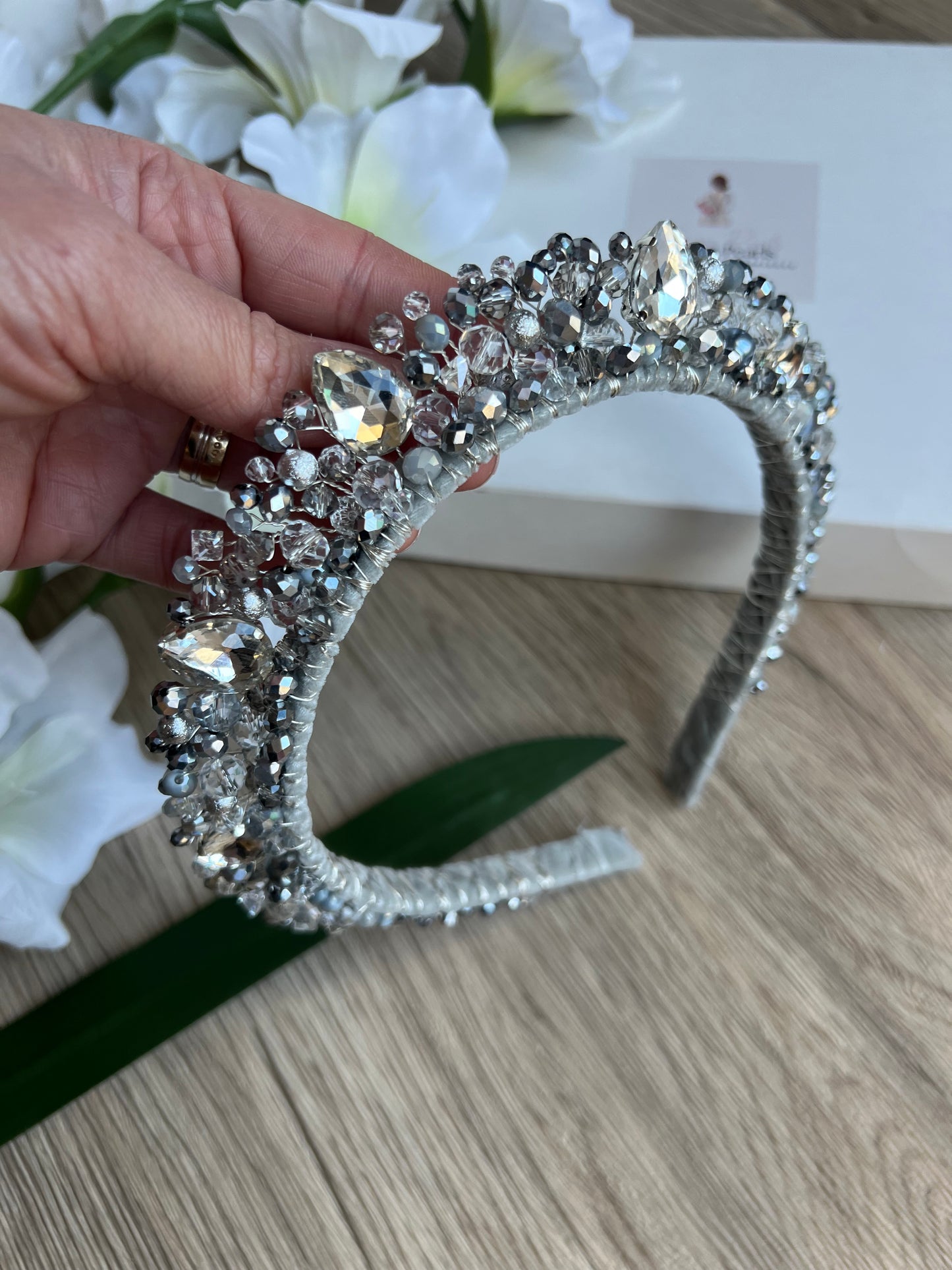 Rhinestone details crown Rhinestone details crown Precius pearls