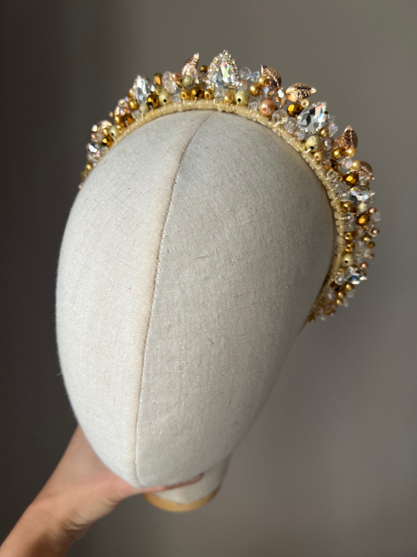 Rhinestone details crown Rhinestone details crown Precius pearls