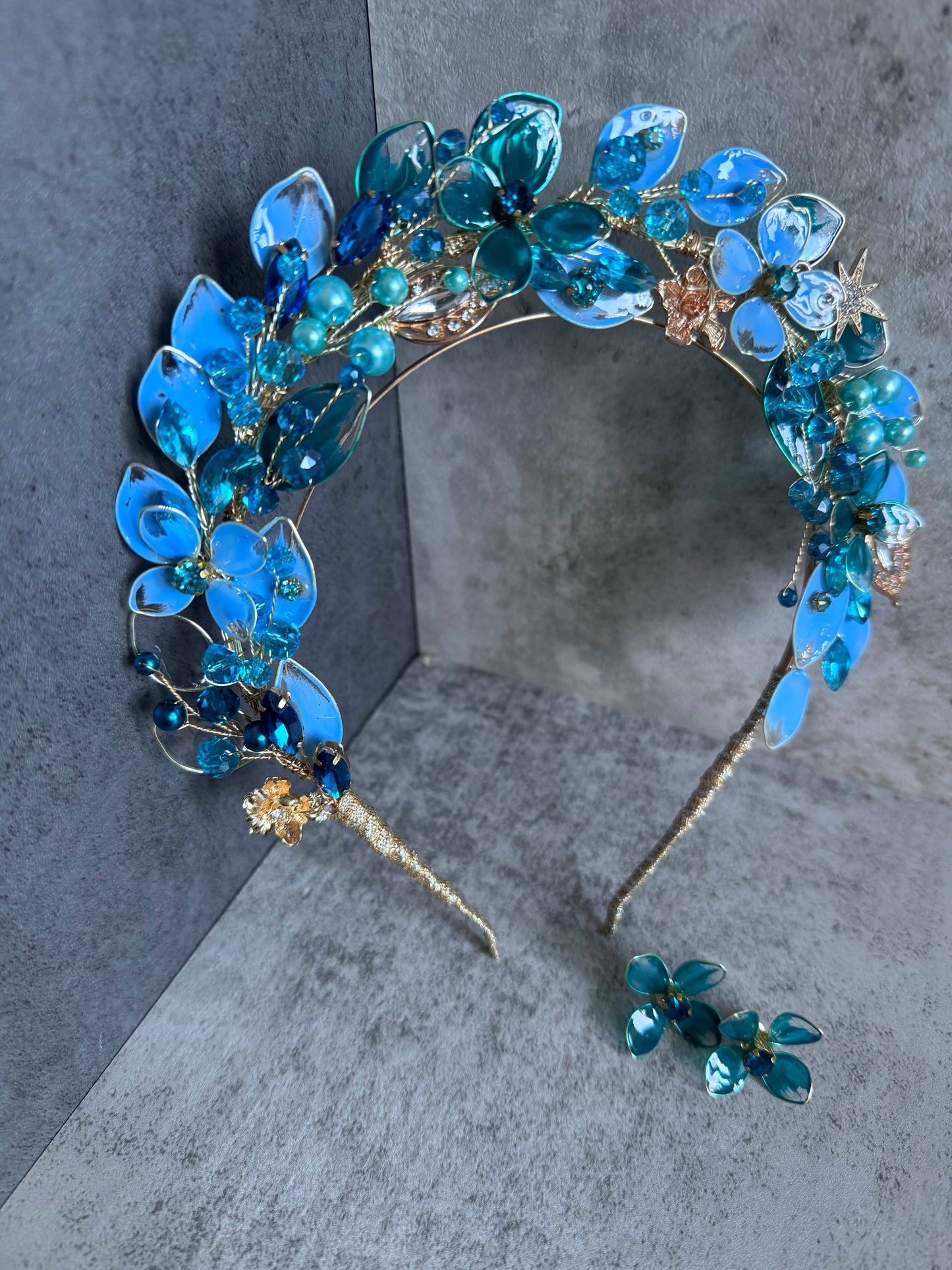 Blue and Teal halo wedding guest headpiece Blue and Teal halo wedding guest headpiece Precius pearls