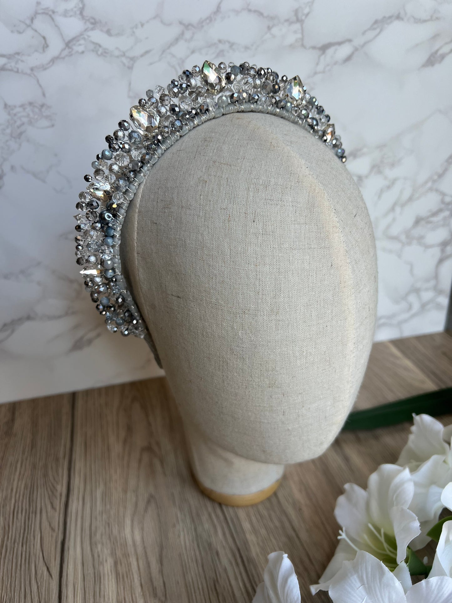 Rhinestone details crown Rhinestone details crown Precius pearls