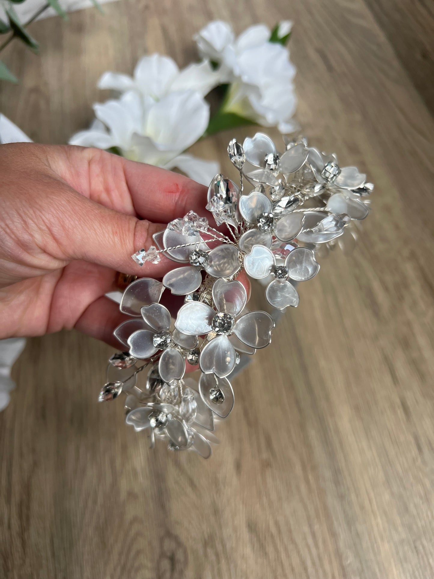 Low Pearl flower and leaf headpiece Low Pearl flower and leaf headpiece Precius pearls