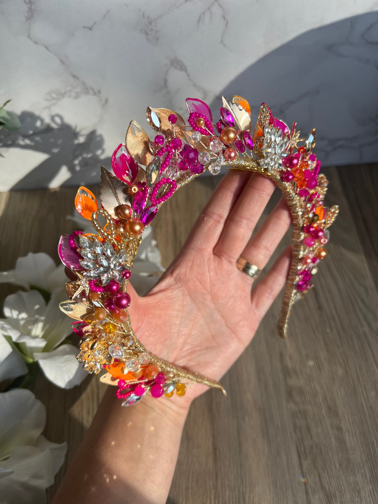 Fucshia, Orange and Gold high crown Fucshia, Orange and Gold high crown Precius pearls