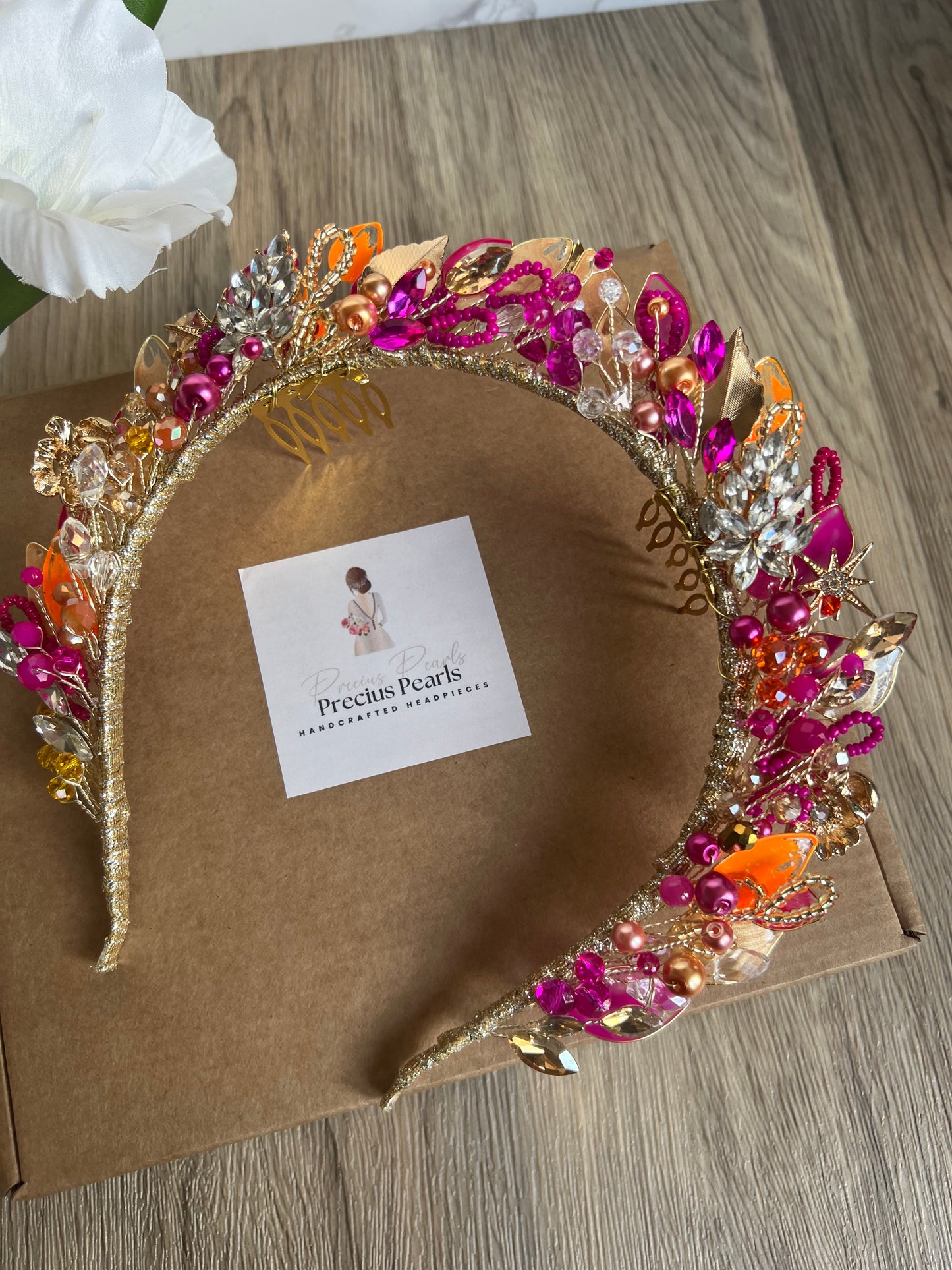 Fucshia, Orange and Gold high crown Fucshia, Orange and Gold high crown Precius pearls