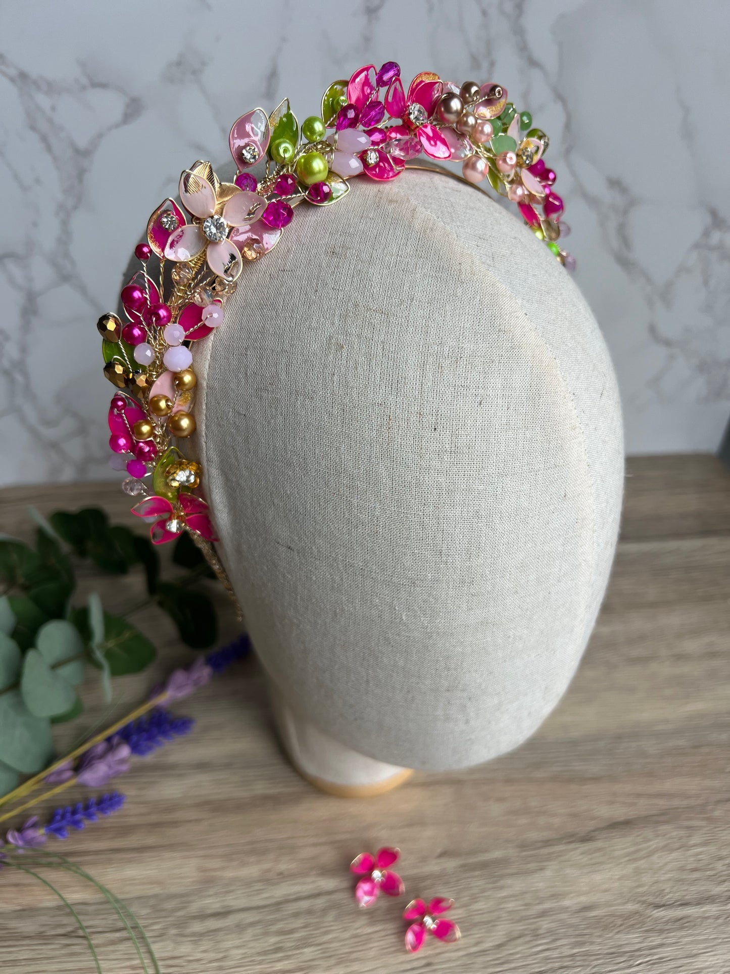 Mixed Pink and Green wedding guest crown Mixed Pink and Green wedding guest crown Precius pearls