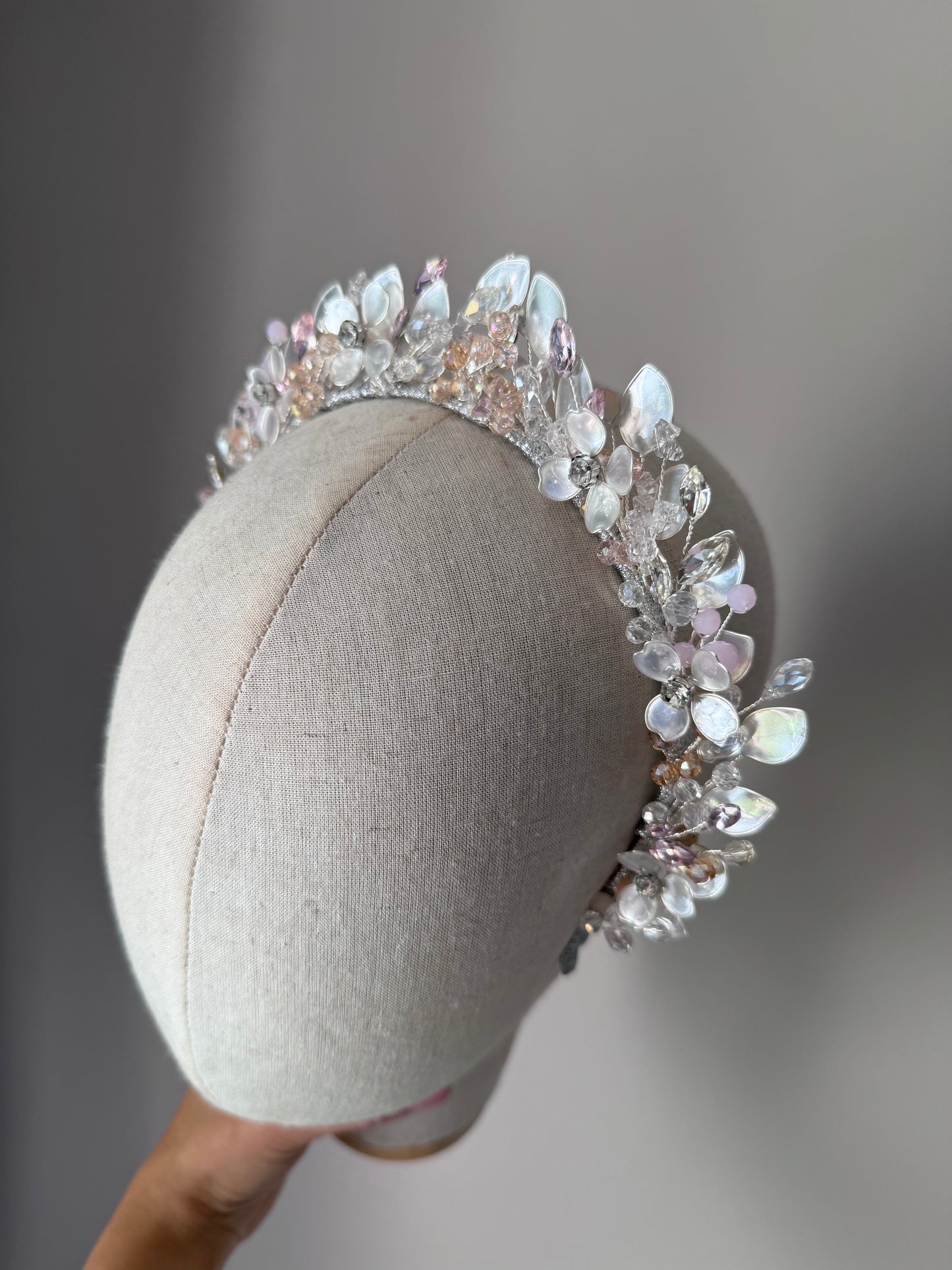 Pearl leaf and flower details Crown Pearl leaf and flower details Crown Precius pearls