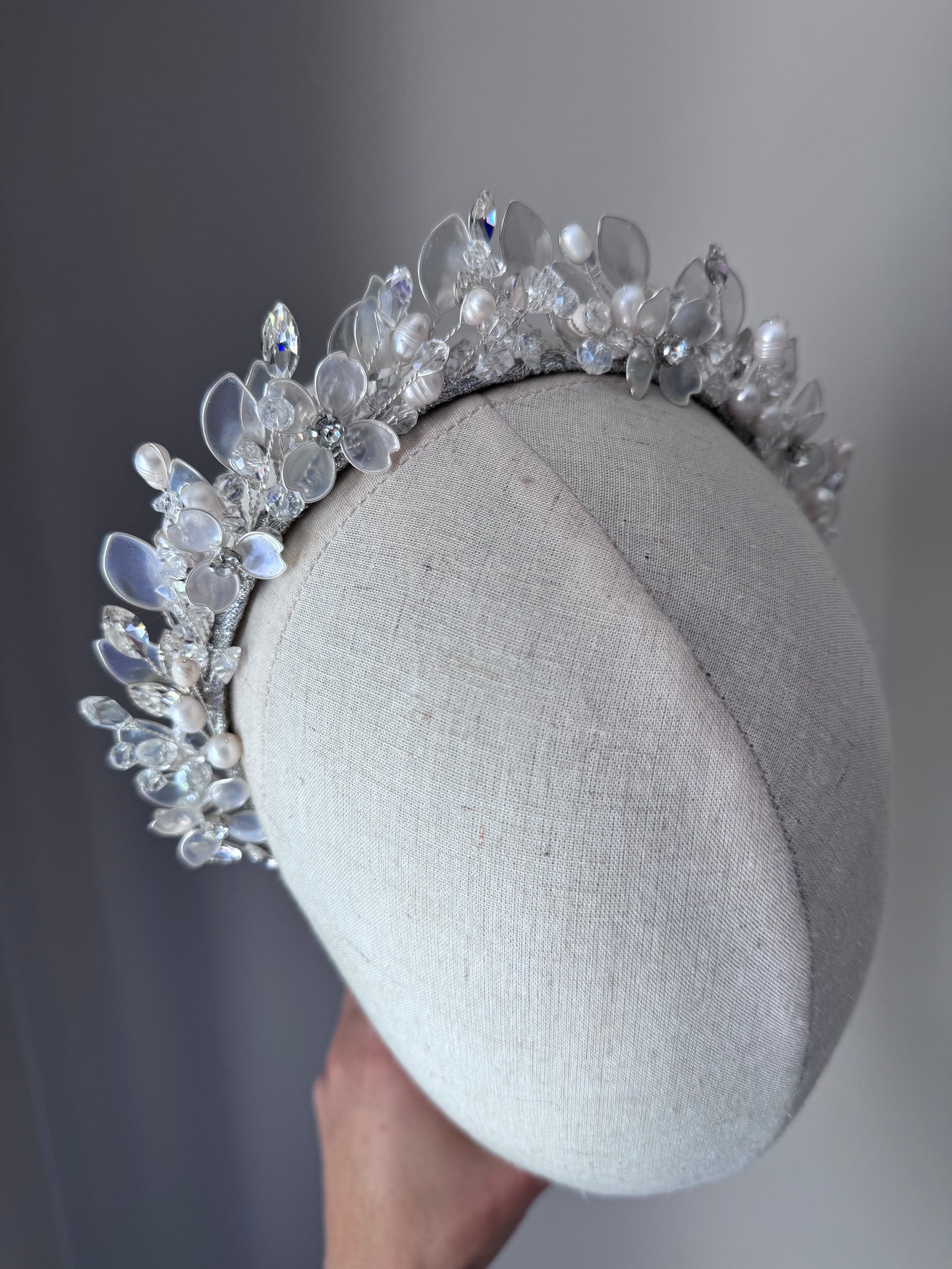 Pearl leaf and flower details Crown Pearl leaf and flower details Crown Precius pearls