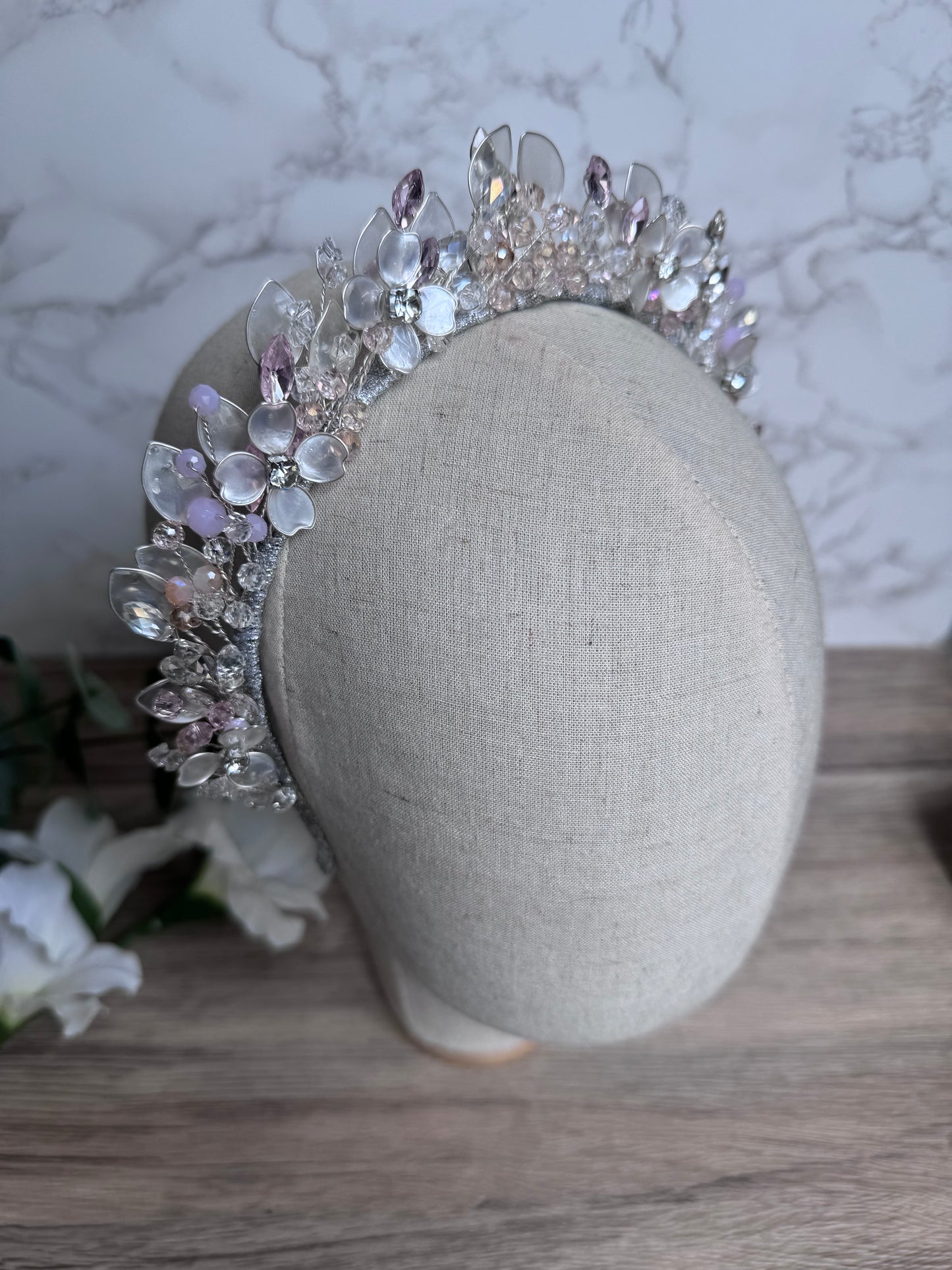 Pearl leaf and flower details Crown Pearl leaf and flower details Crown Precius pearls
