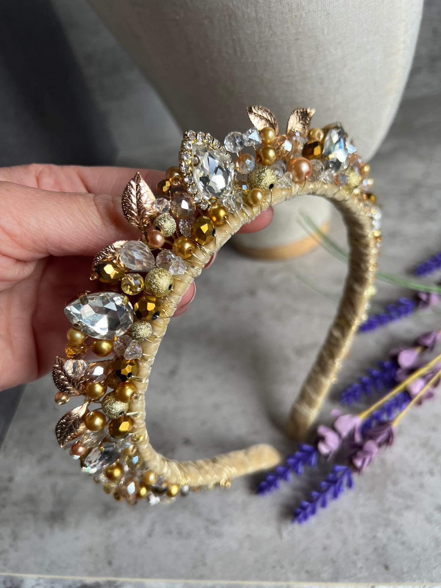 Rhinestone details crown Rhinestone details crown Precius pearls