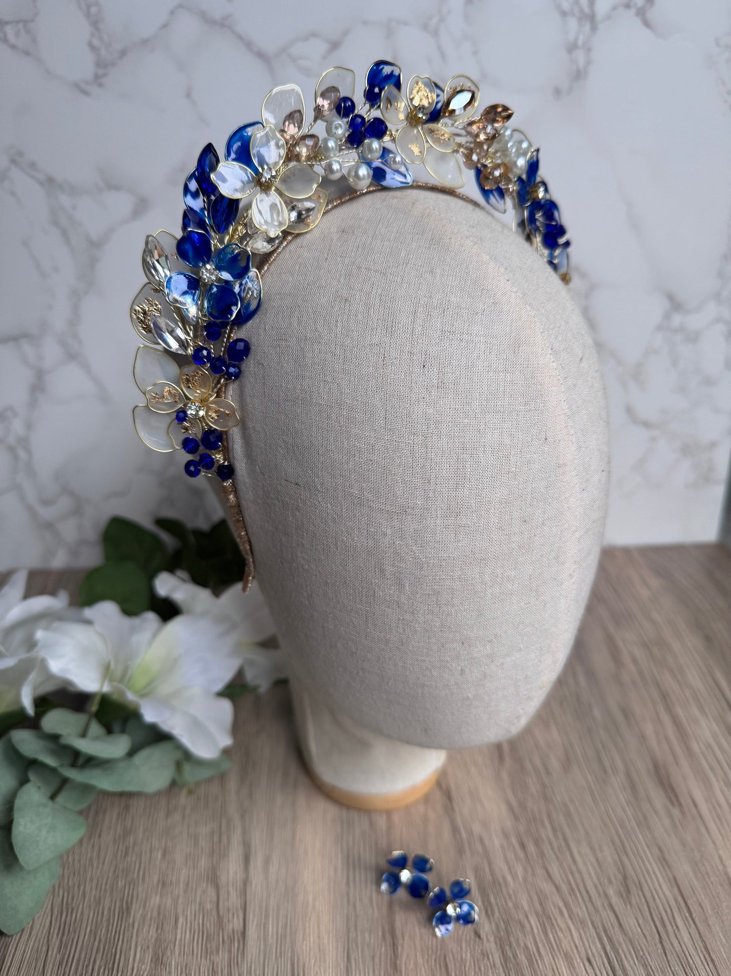 Royal blue, white and Gold halo headpiece Royal blue, white and Gold halo headpiece Precius pearls