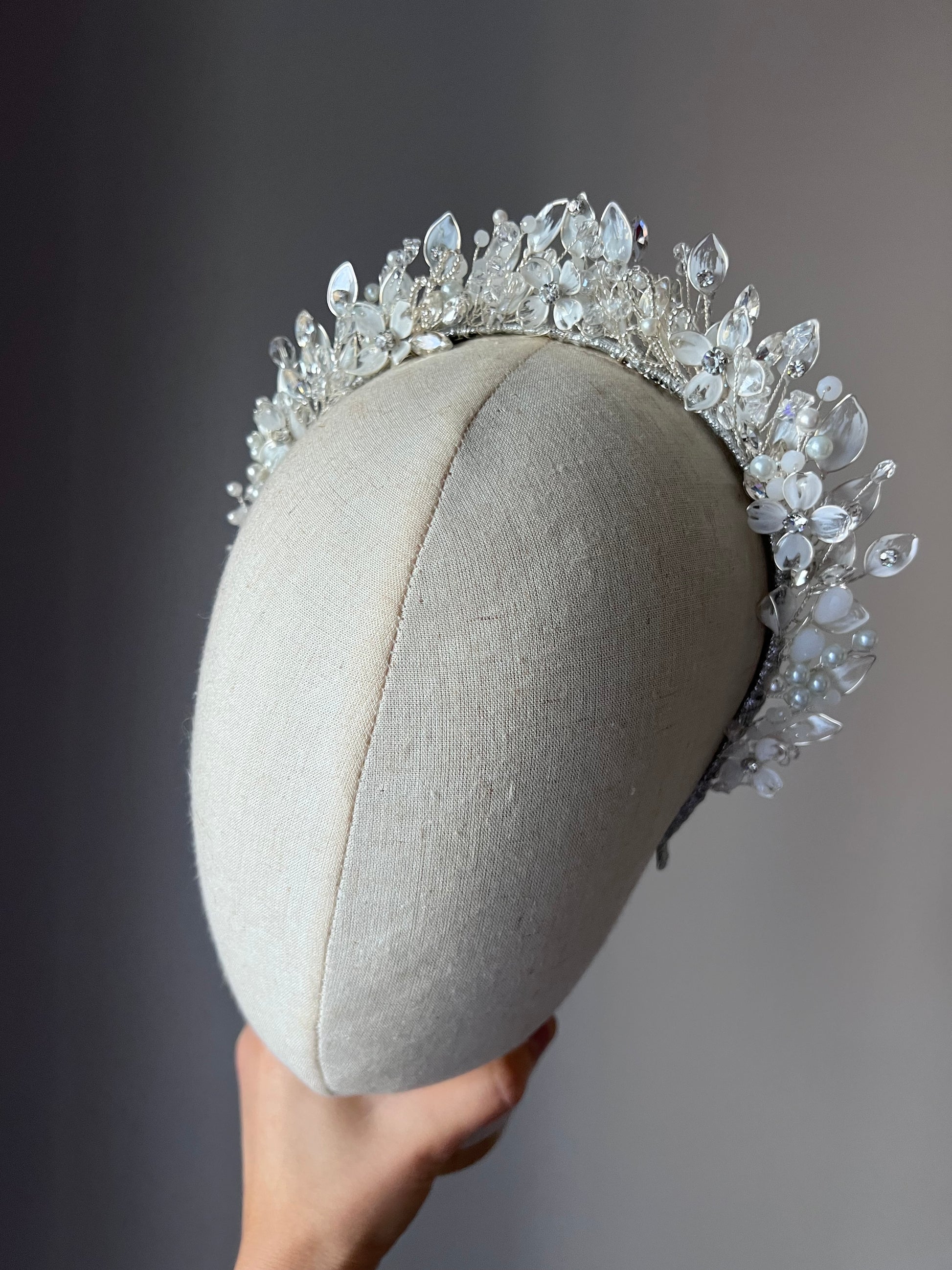 Gabriela Flower and leaf crown Gabriela Flower and leaf crown Precius pearls