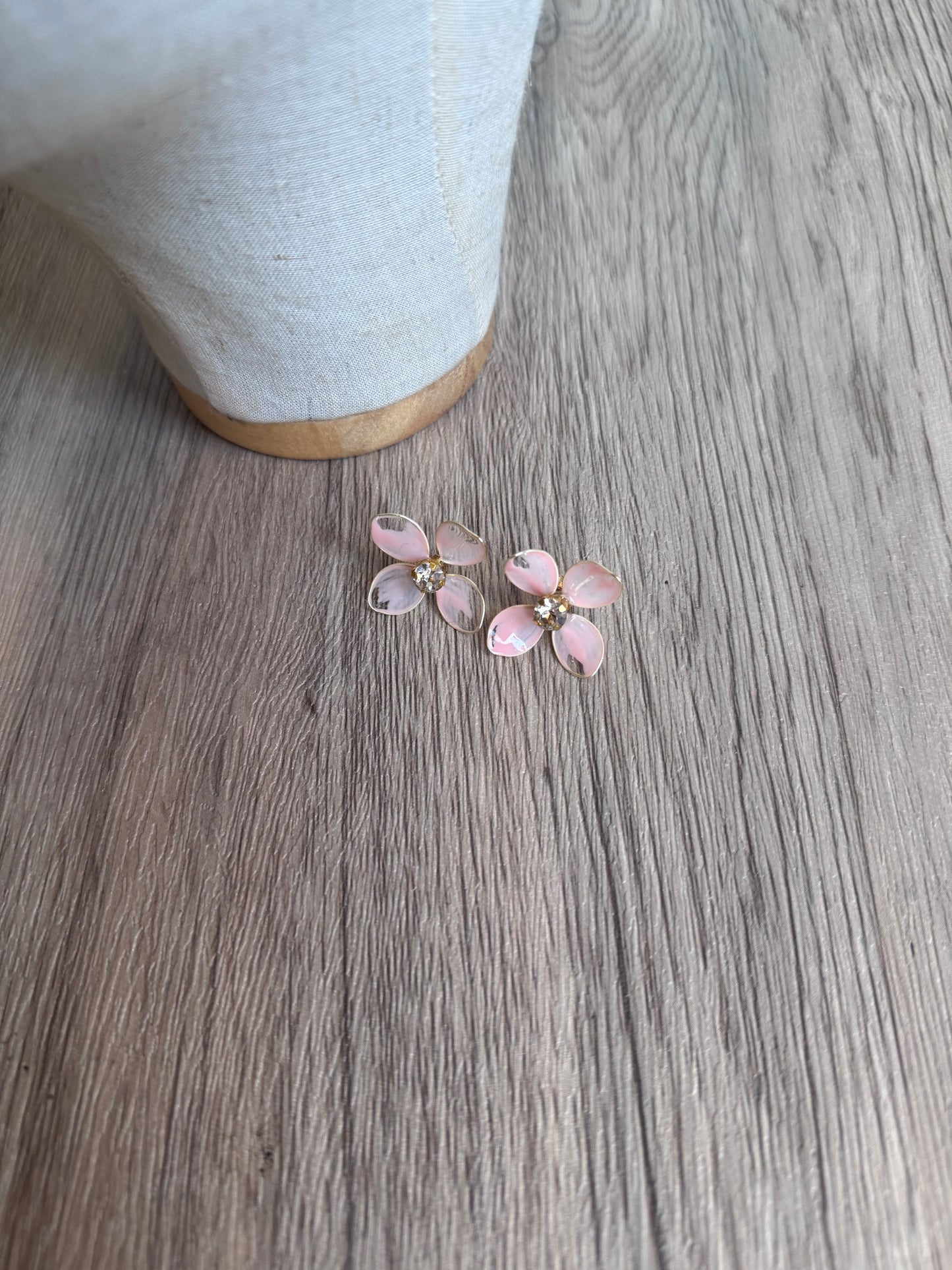 Beige Wedding guest comb Beige Wedding guest comb Precius pearls