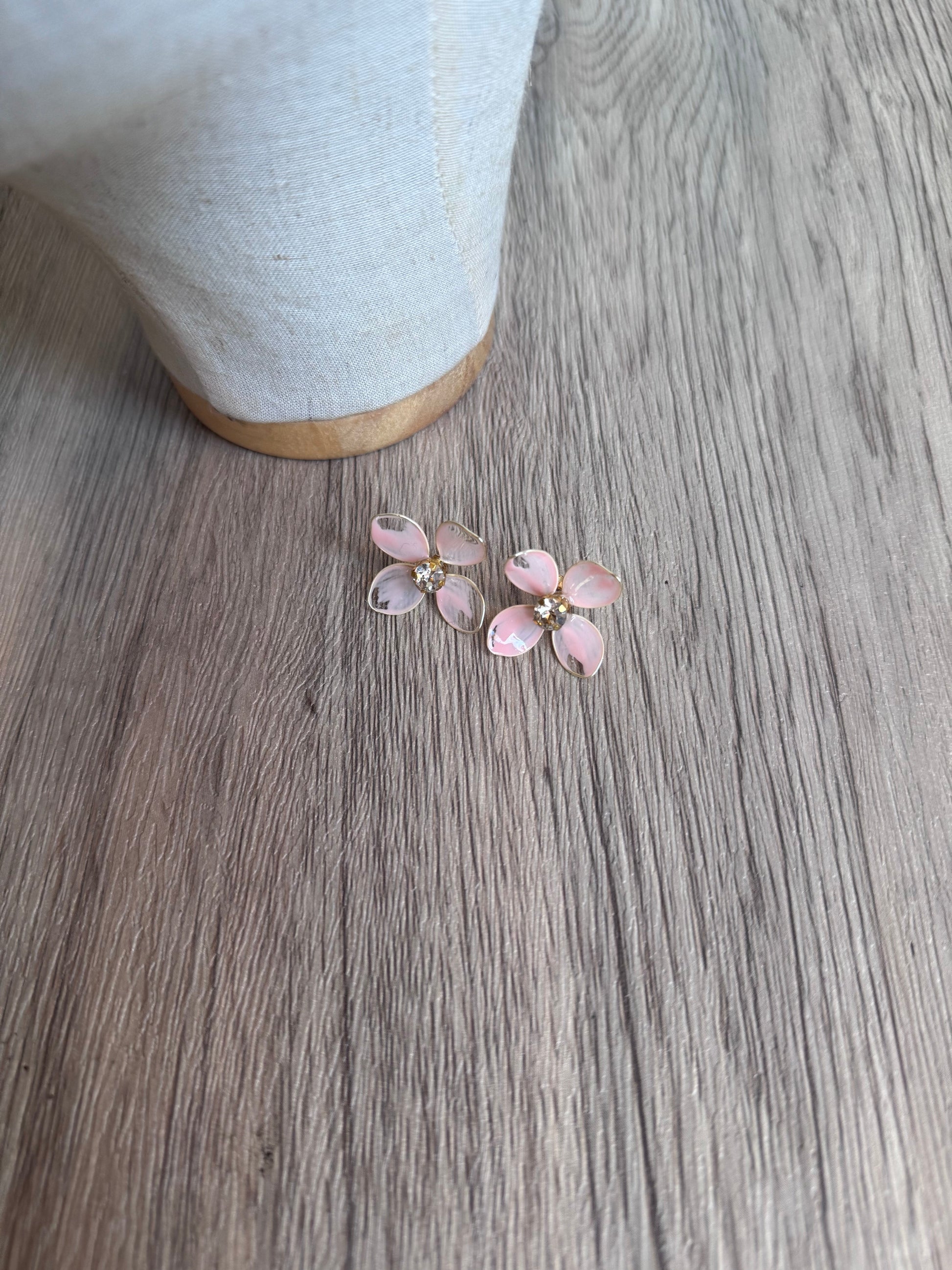 Beige Wedding guest comb Beige Wedding guest comb Precius pearls