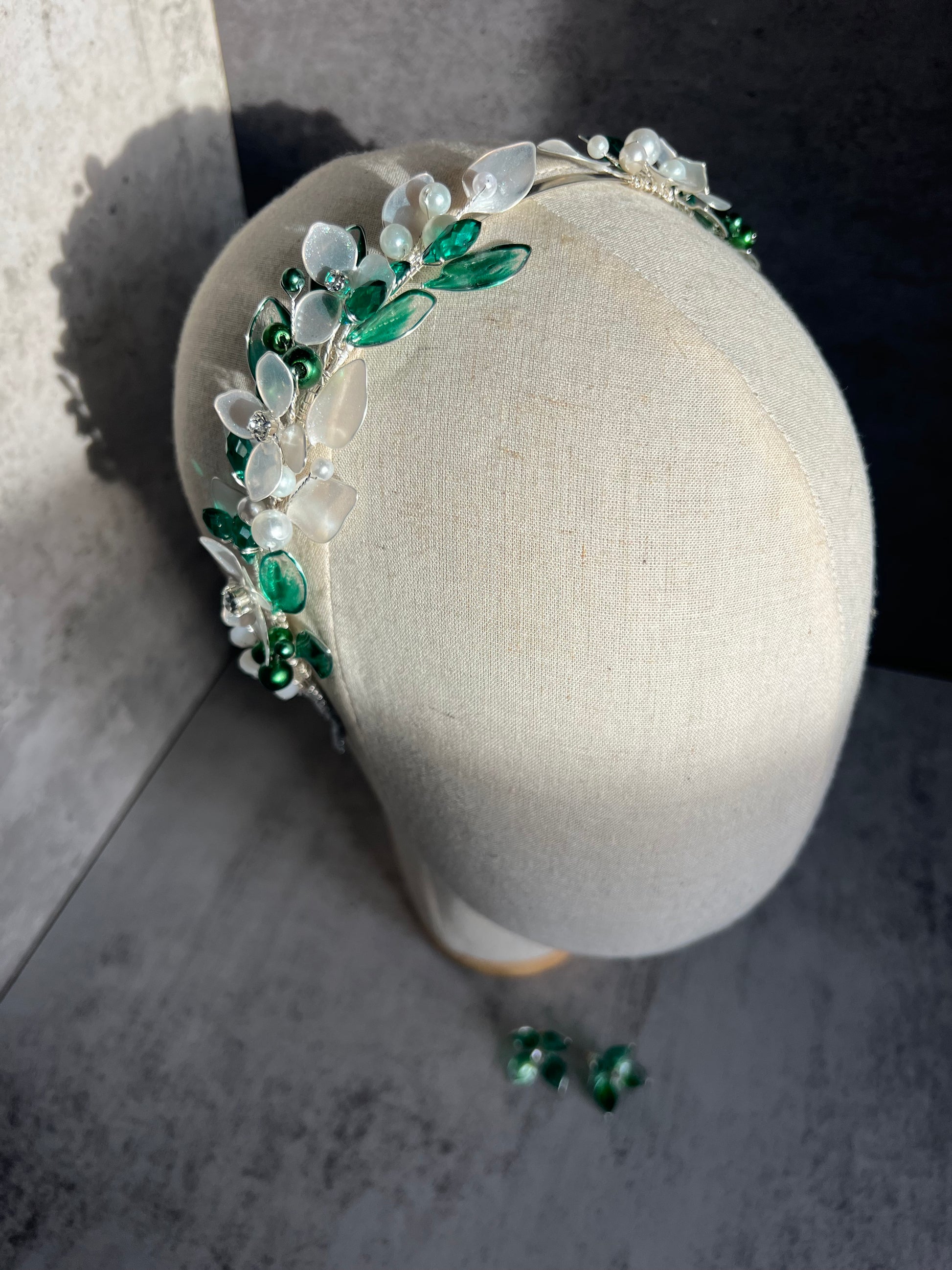 Emeral and Pearl Headband Emeral and Pearl Headband Precius pearls