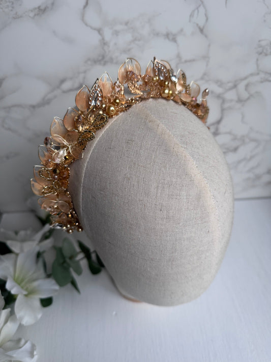 Golden Elegance Crown Golden Elegance Crown Precius pearls