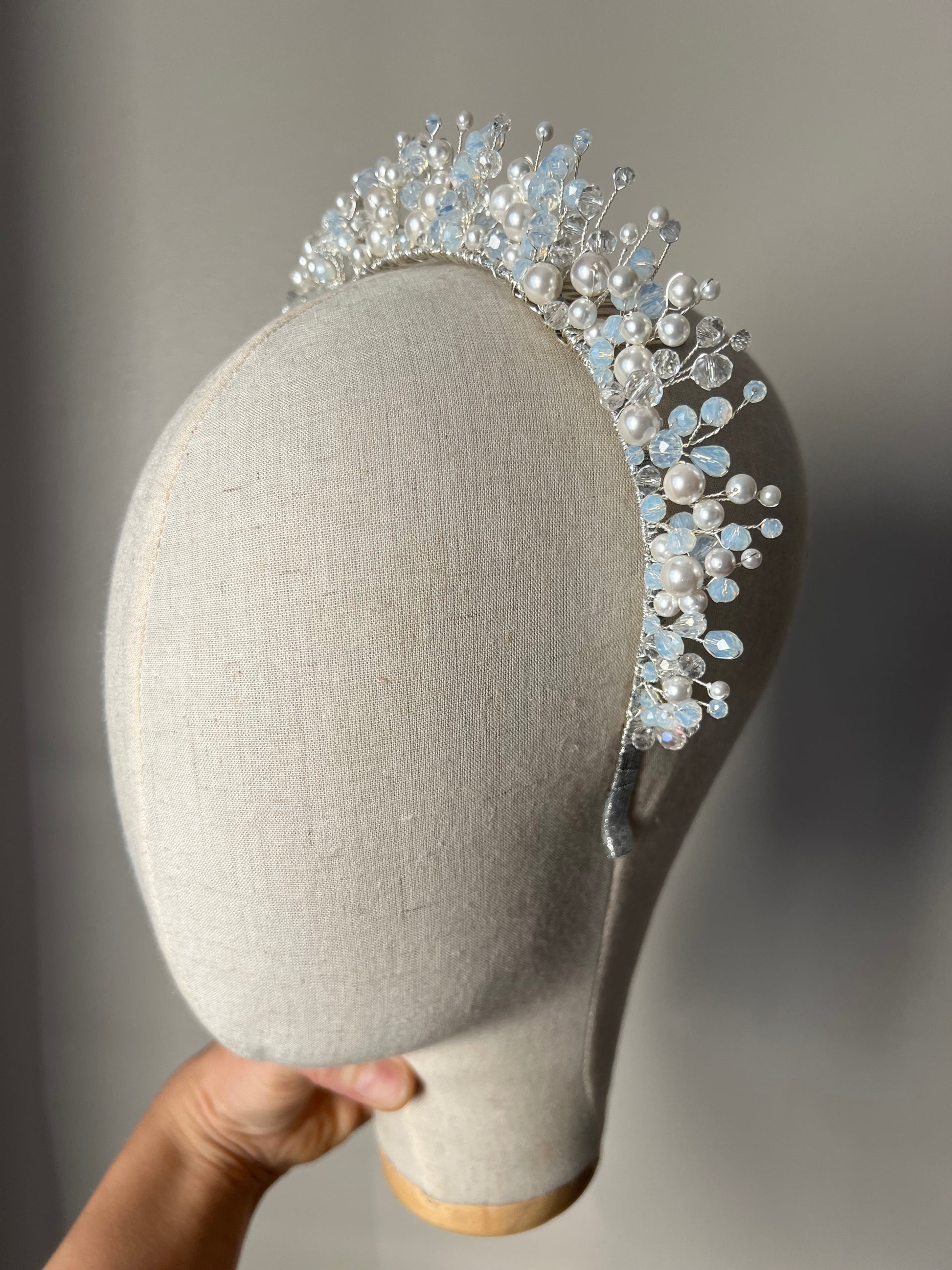 Gabriela Flower and leaf crown Gabriela Flower and leaf crown Precius pearls