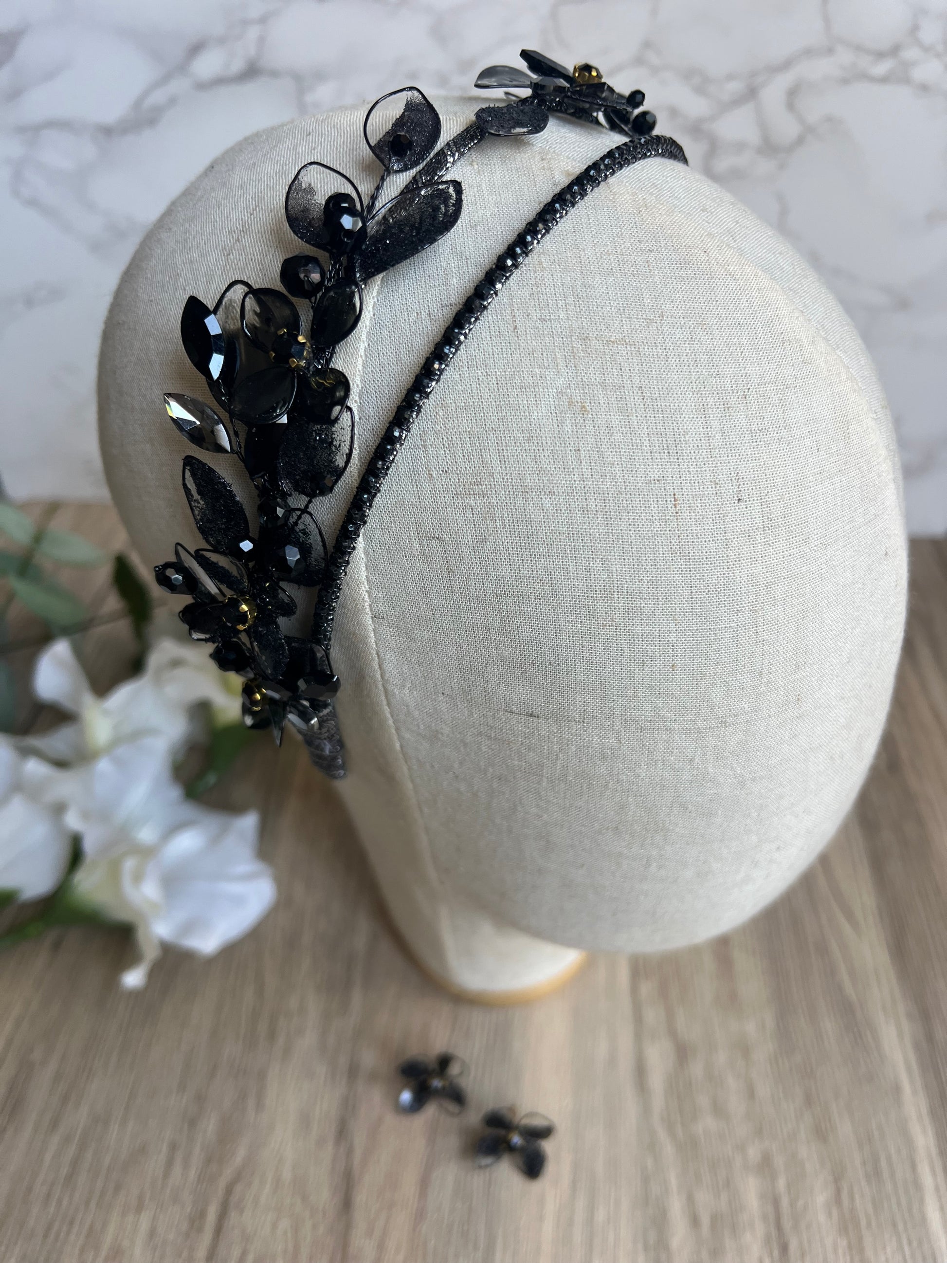 Black double headpiece Black double headpiece Precius pearls