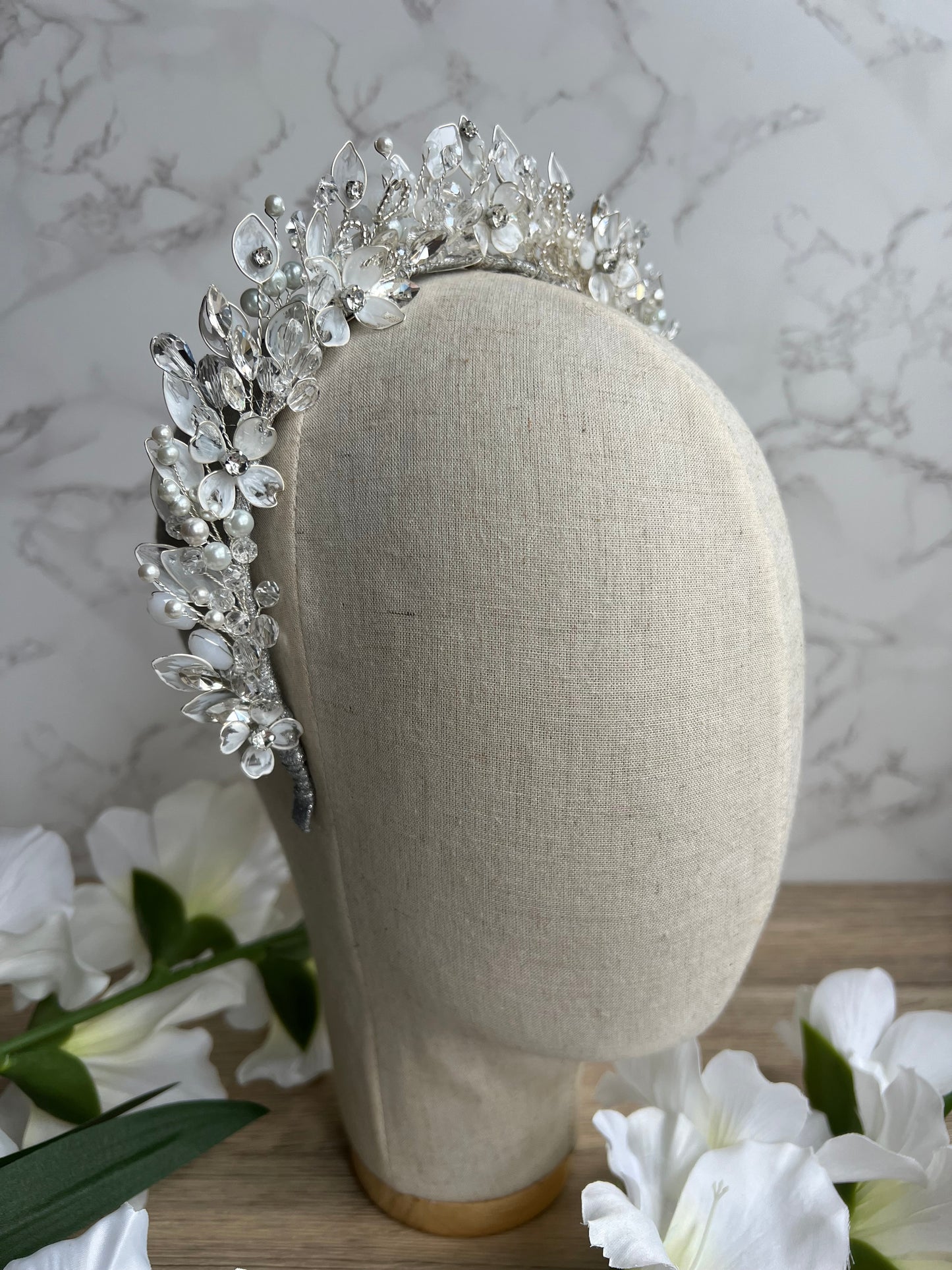Gabriela Flower and leaf crown Gabriela Flower and leaf crown Precius pearls