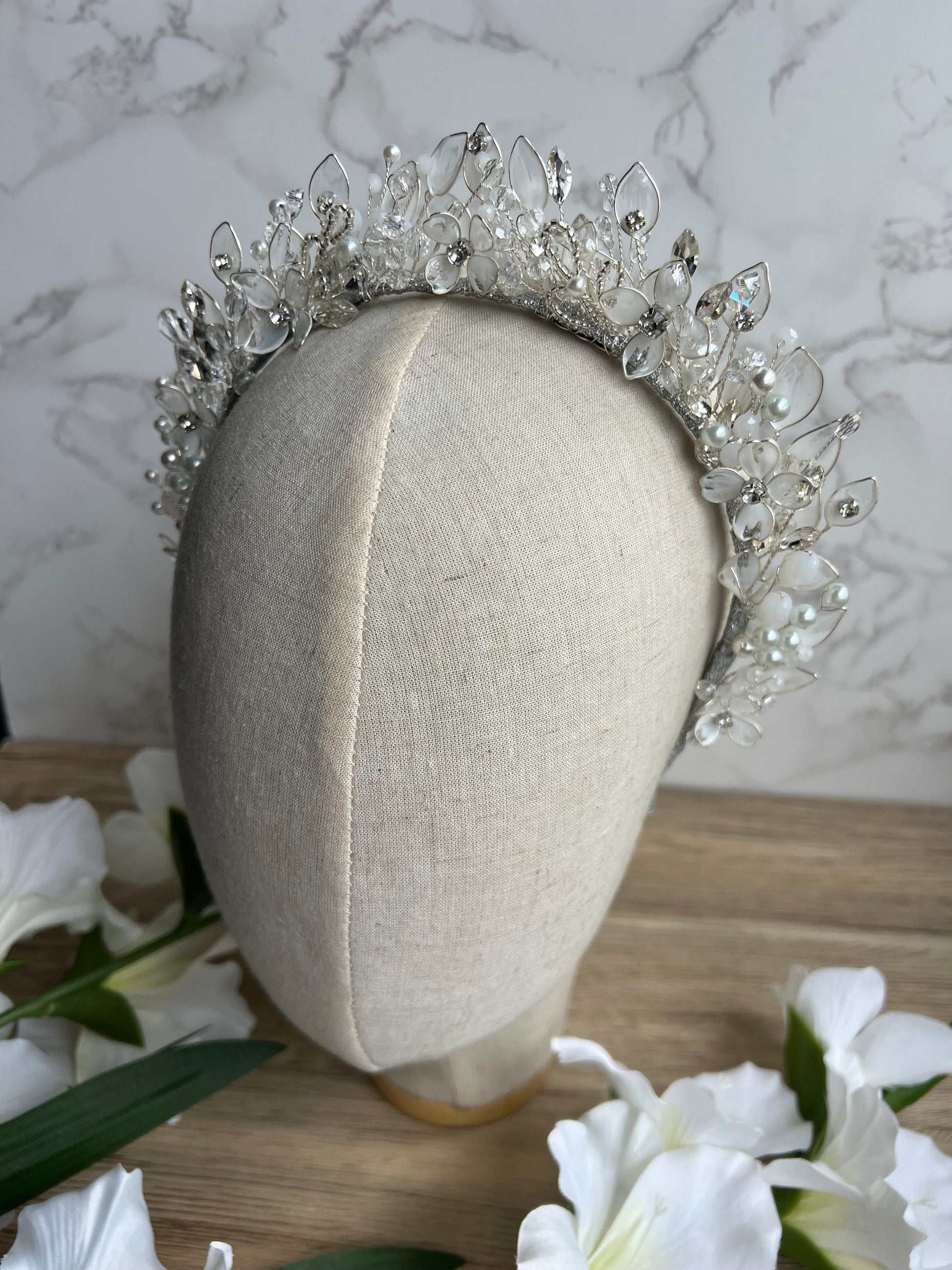 Gabriela Flower and leaf crown Gabriela Flower and leaf crown Precius pearls