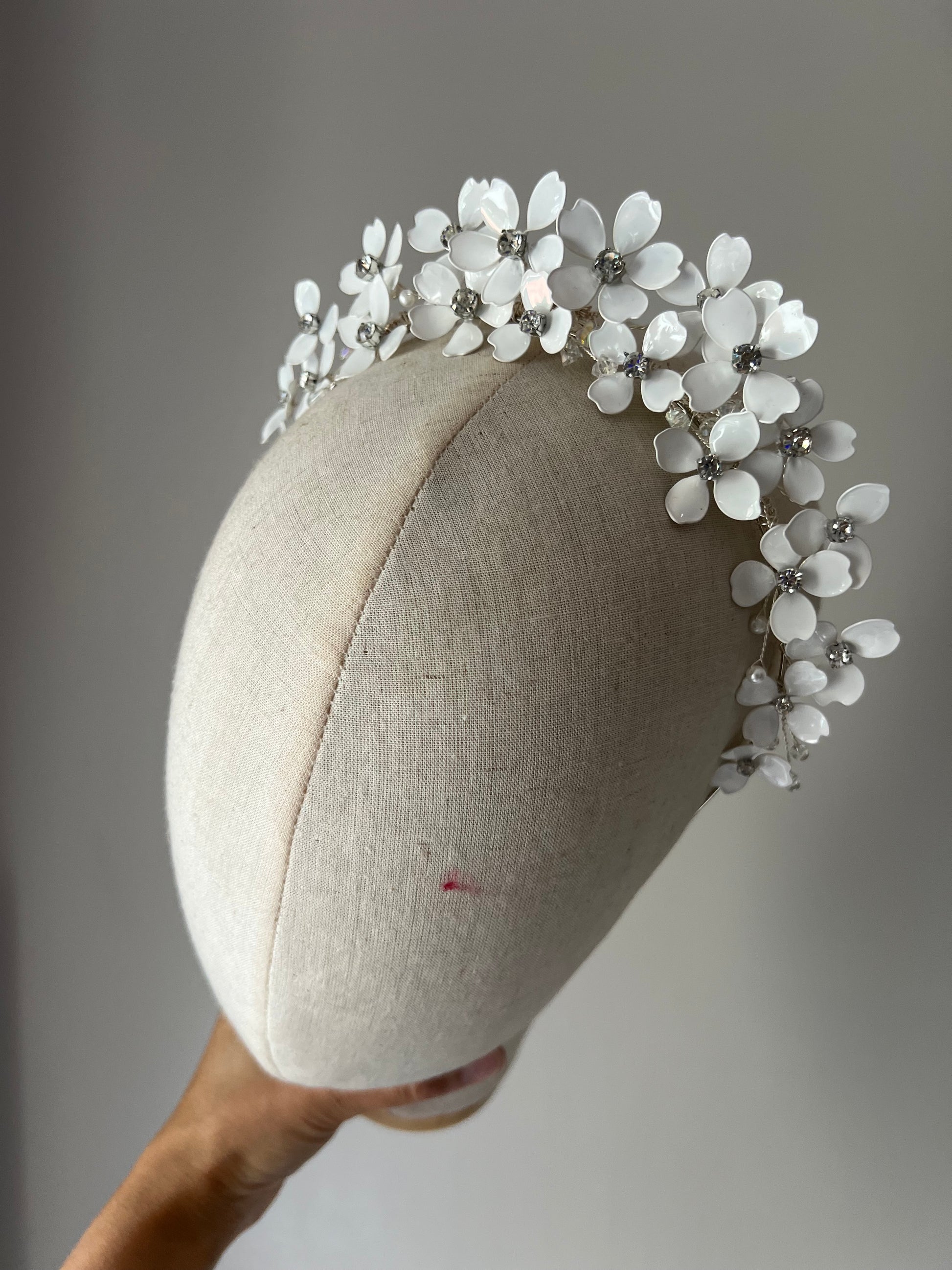 White Flower Crown White Flower Crown Precius pearls