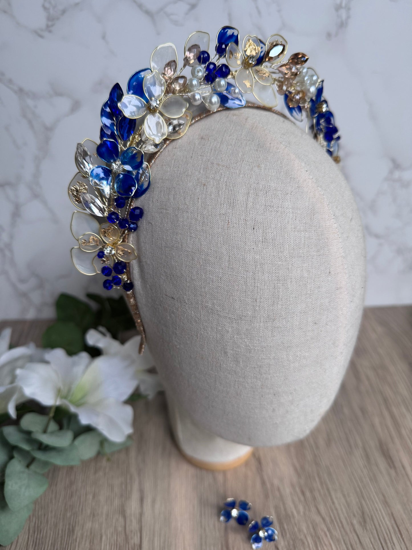Royal blue, white and Gold halo headpiece Royal blue, white and Gold halo headpiece Precius pearls