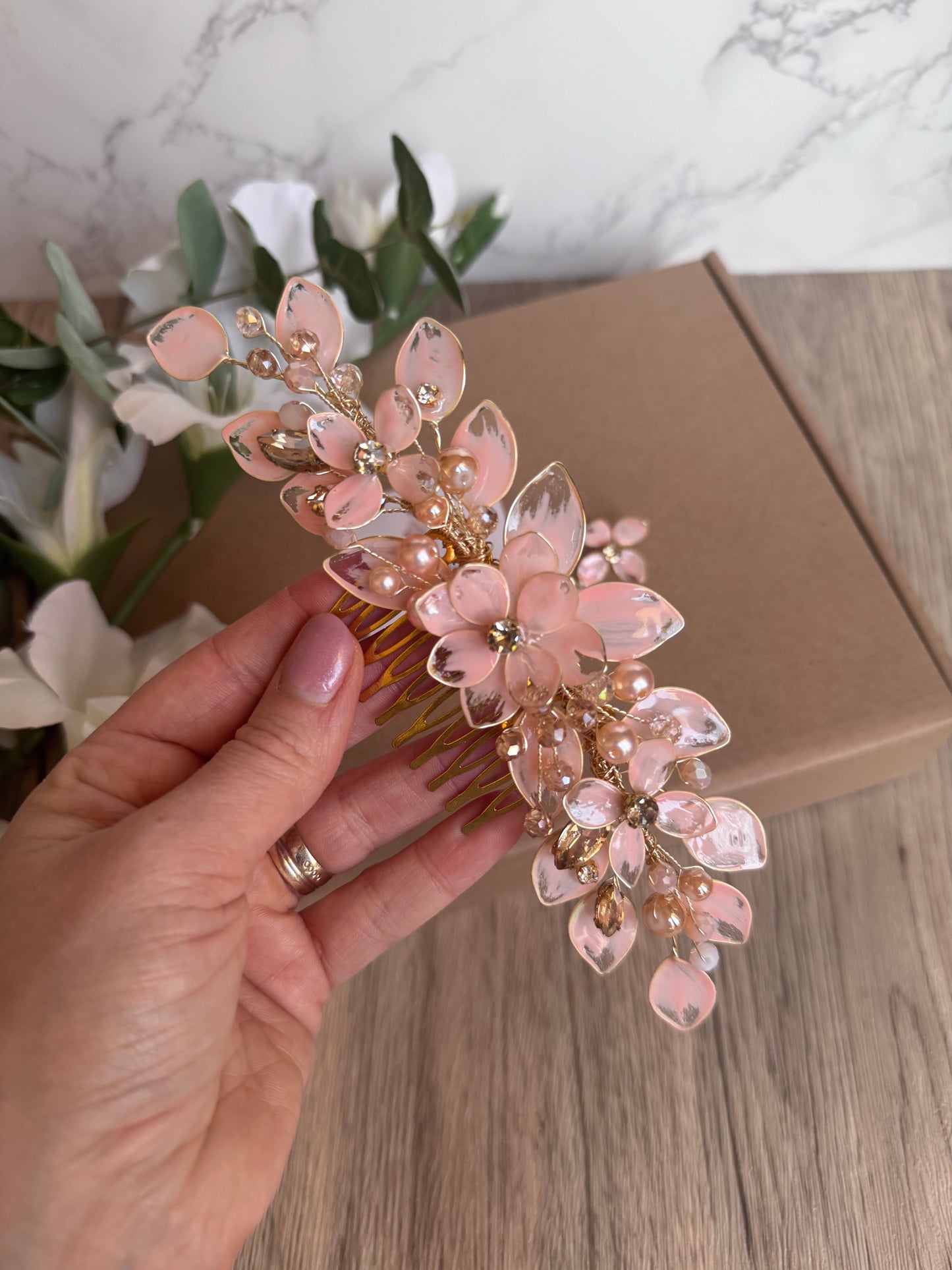 Beige Wedding guest comb Beige Wedding guest comb Precius pearls