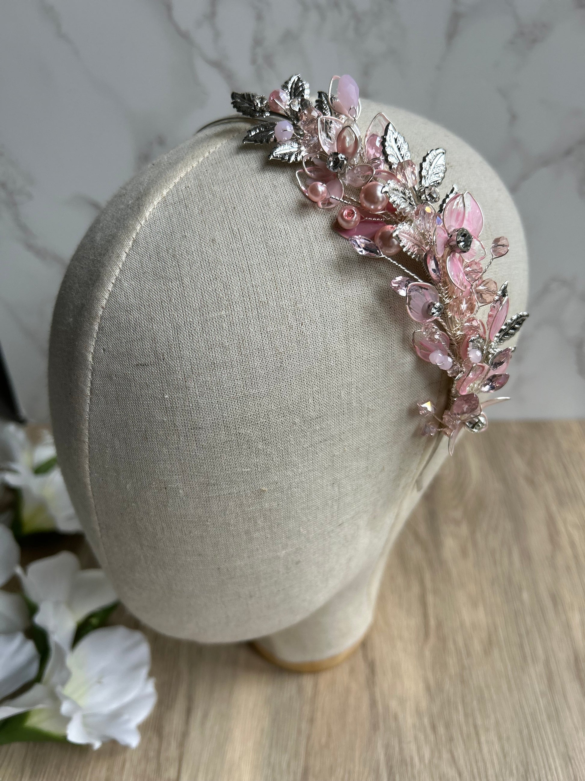 Delicate headpiece on one side Delicate headpiece on one side Precius pearls