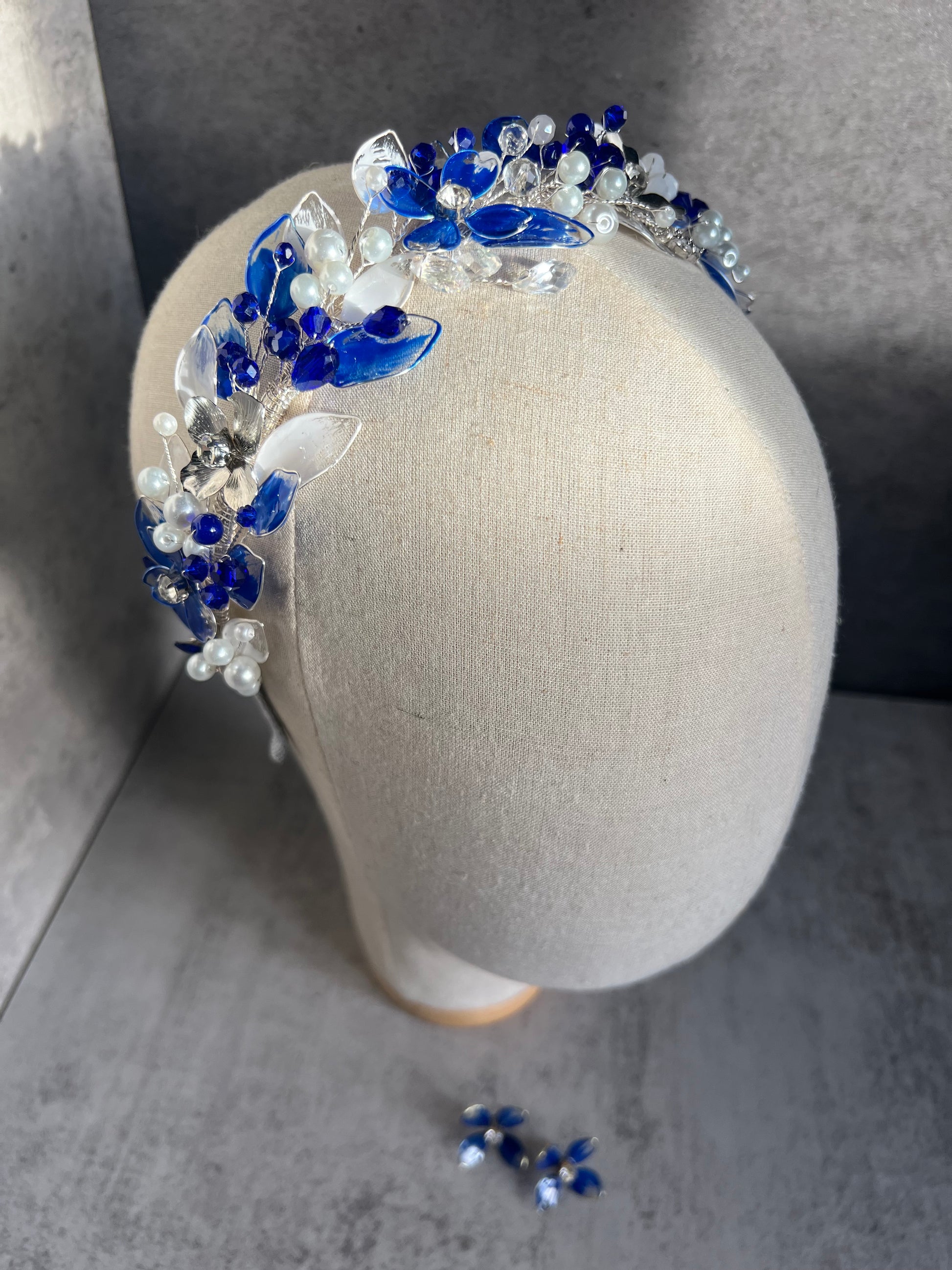 Royal blue and white Royal blue and white Precius pearls